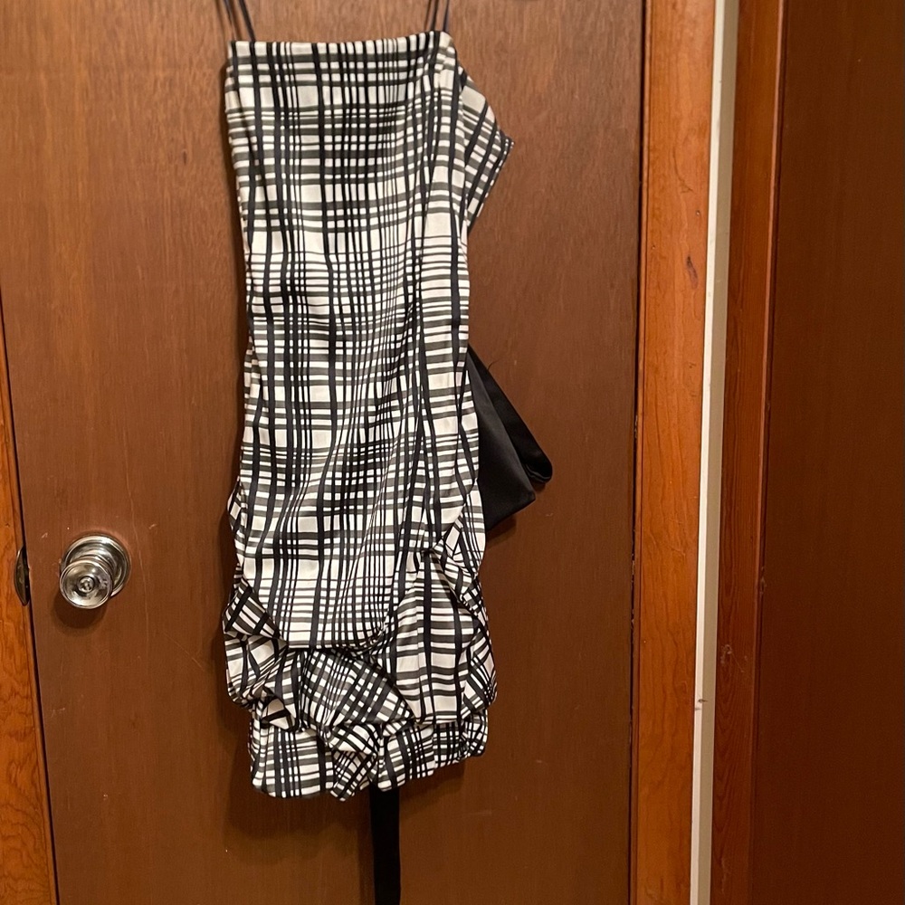 City Triangles formal Girls dress. 

Girls junior size 11.